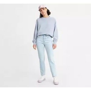 Levi’s Wedgie Straight!